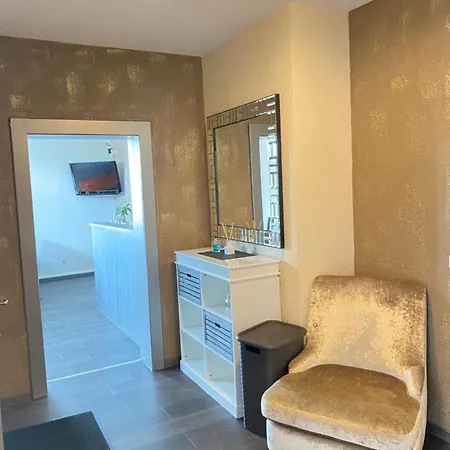 Blue Max Parkzimmer Homestay