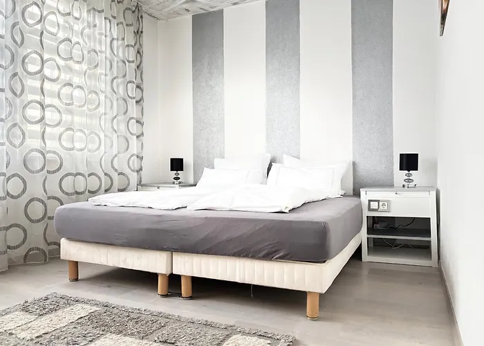 Проживание в семье Blue Max